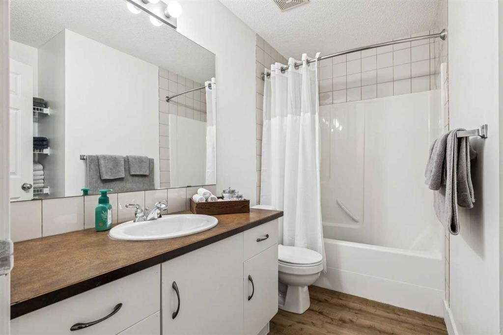 135 Tuscany Ravine Road Nw, Calgary, AB - Indoor Photo Showing Bathroom