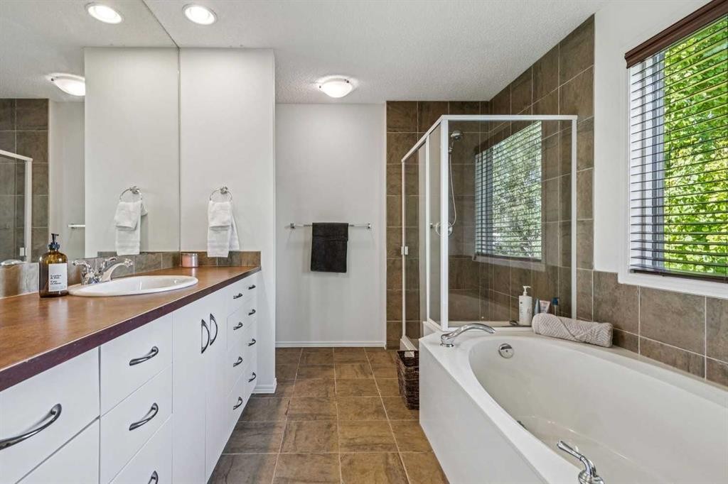 135 Tuscany Ravine Road Nw, Calgary, AB - Indoor Photo Showing Bathroom