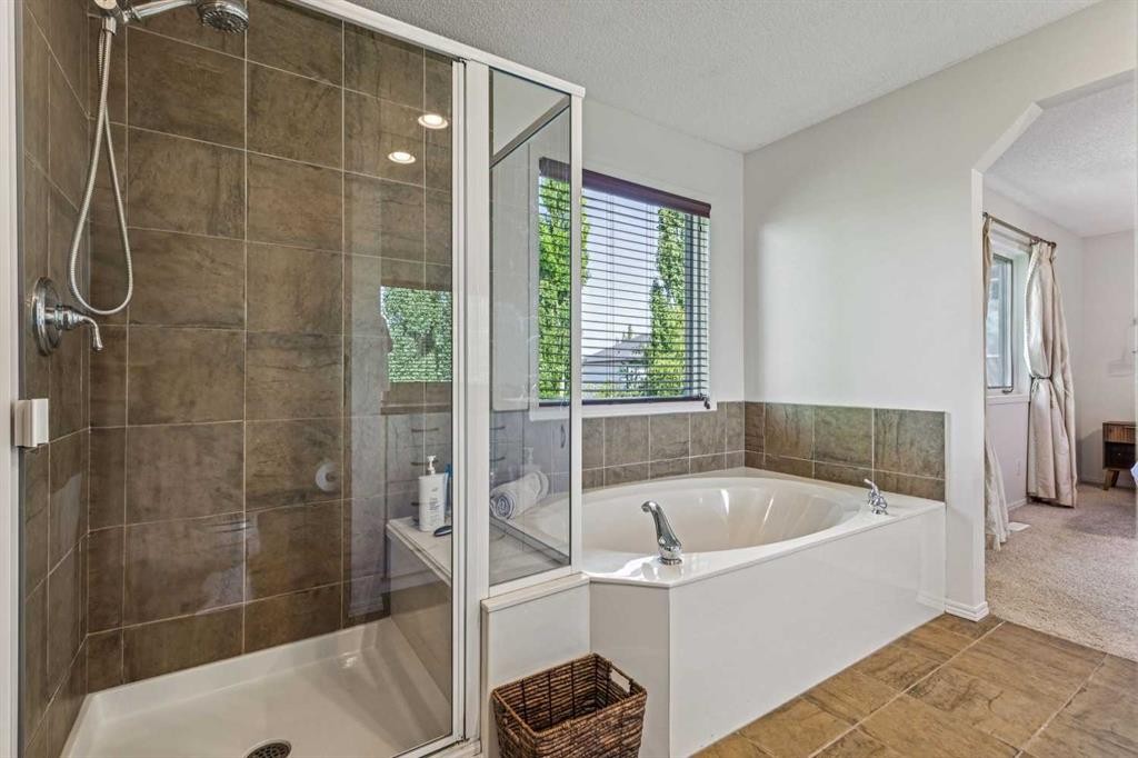 135 Tuscany Ravine Road Nw, Calgary, AB - Indoor Photo Showing Bathroom