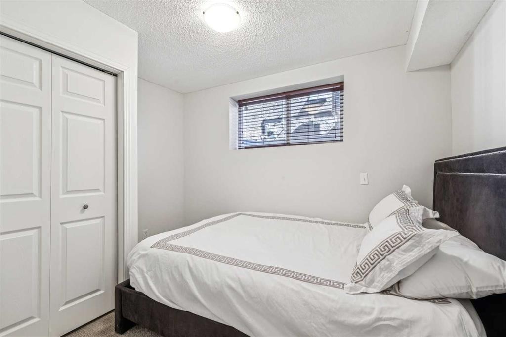 135 Tuscany Ravine Road Nw, Calgary, AB - Indoor Photo Showing Bedroom