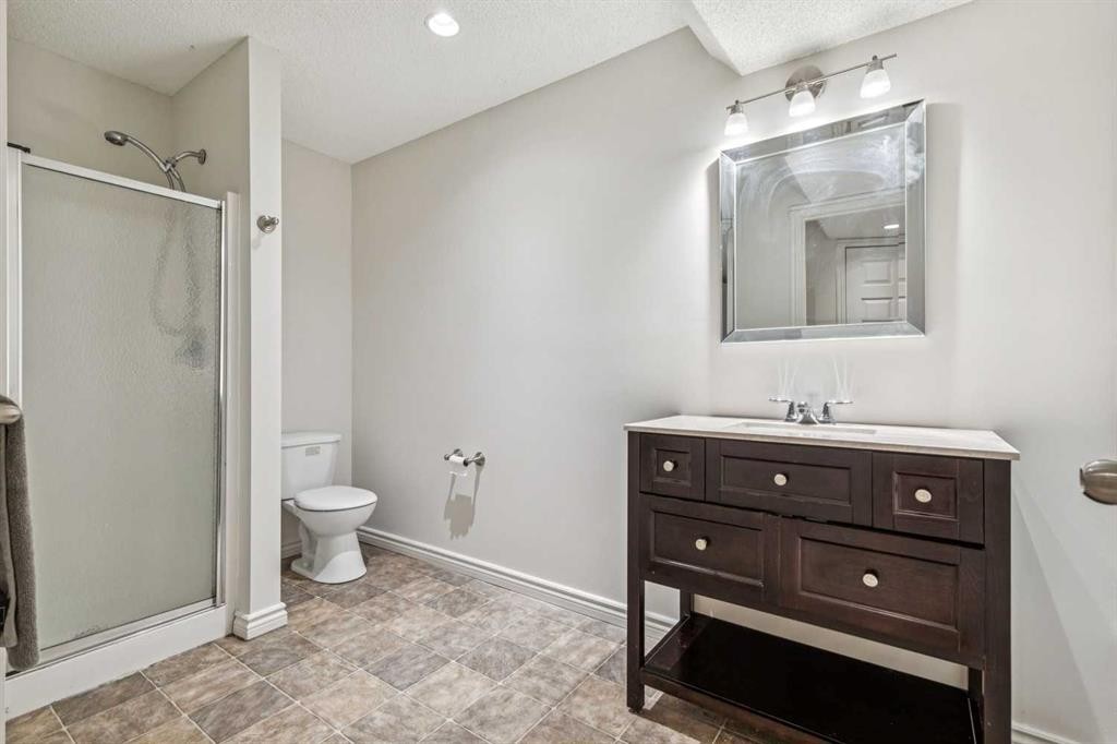 135 Tuscany Ravine Road Nw, Calgary, AB - Indoor Photo Showing Bathroom