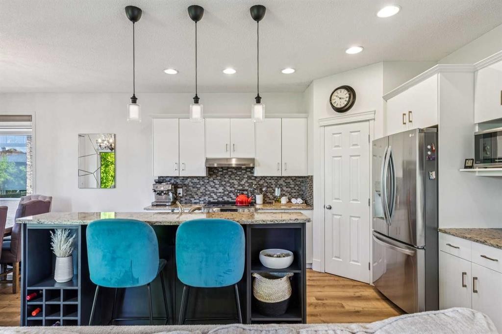 135 Tuscany Ravine Road Nw, Calgary, AB - Indoor Photo Showing Kitchen With Upgraded Kitchen