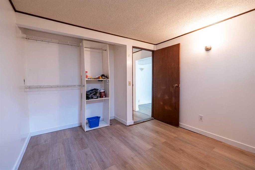 6823 4 Avenue Se, Calgary, AB - Indoor Photo Showing Other Room