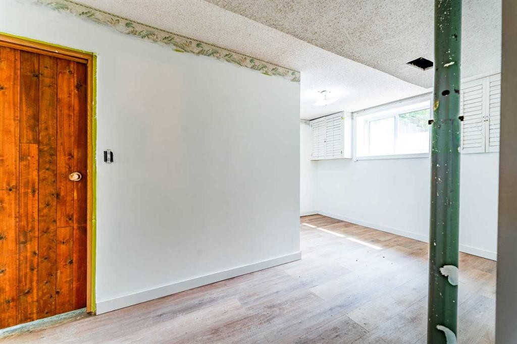 6823 4 Avenue Se, Calgary, AB - Indoor Photo Showing Other Room