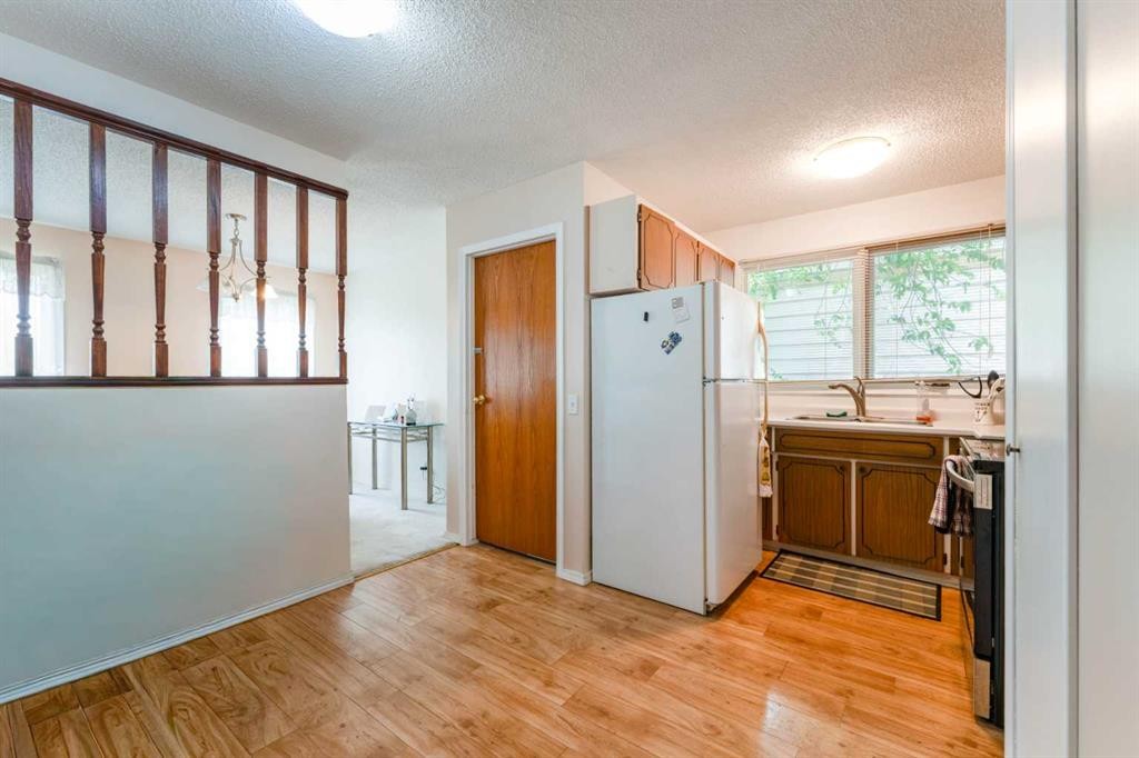 6823 4 Avenue Se, Calgary, AB - Indoor Photo Showing Other Room