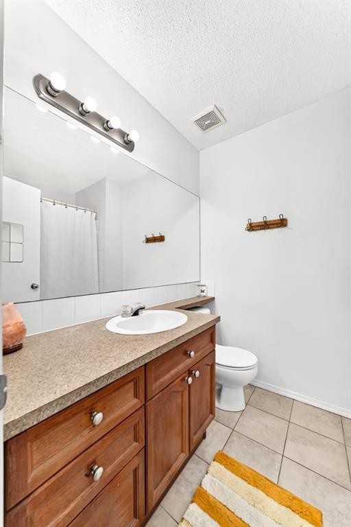 619 Country Village Cape Ne, Calgary, AB - Indoor Photo Showing Bathroom