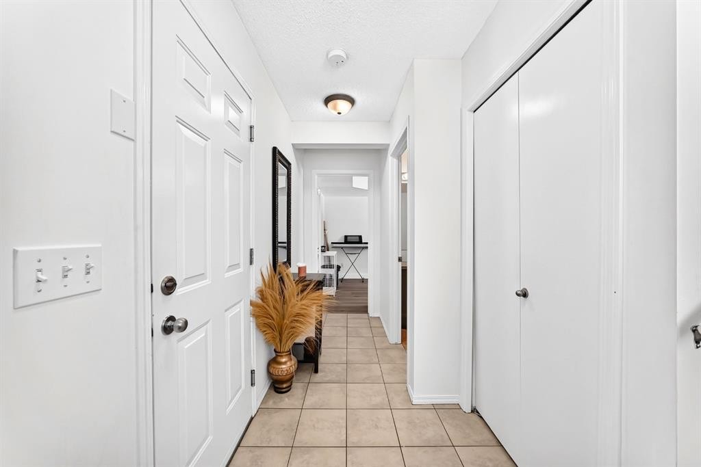 619 Country Village Cape Ne, Calgary, AB - Indoor Photo Showing Other Room