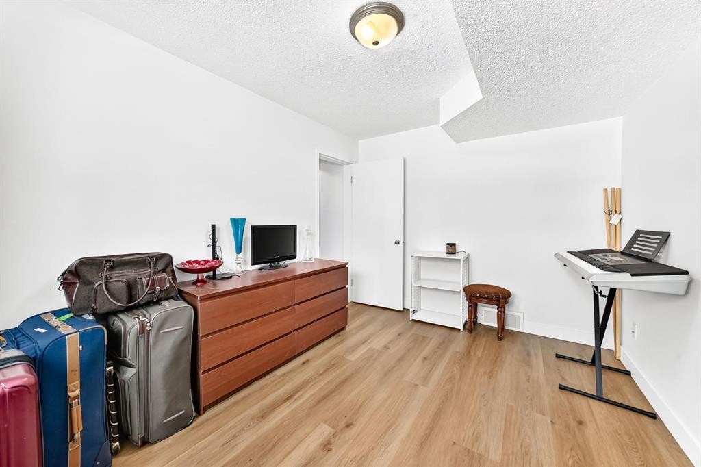 619 Country Village Cape Ne, Calgary, AB - Indoor