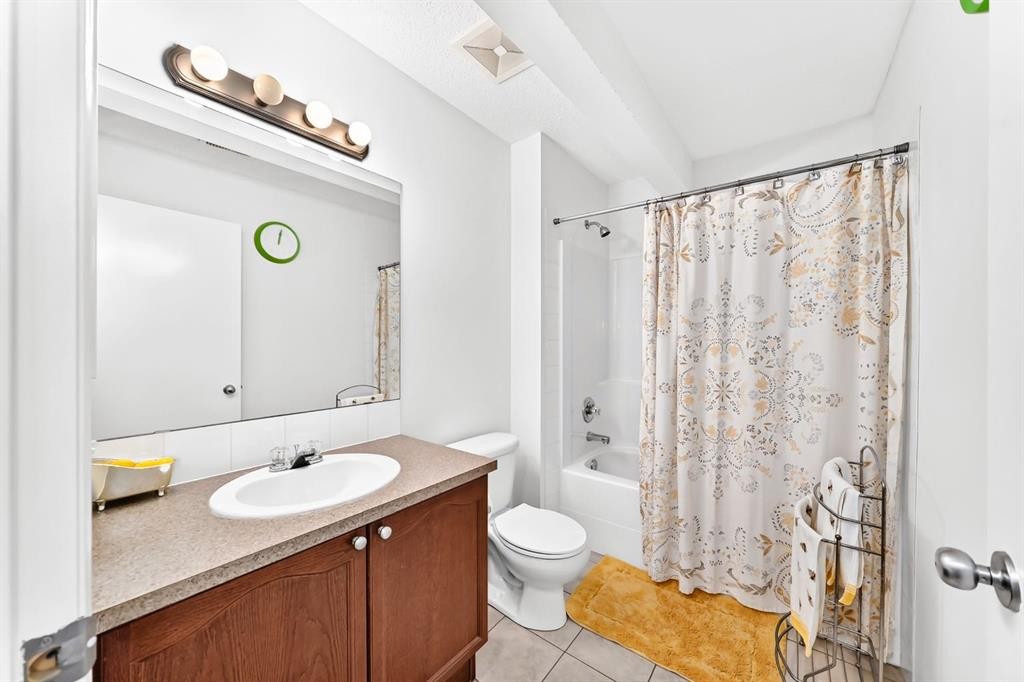 619 Country Village Cape Ne, Calgary, AB - Indoor Photo Showing Bathroom