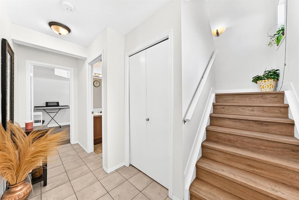 619 Country Village Cape Ne, Calgary, AB - Indoor Photo Showing Other Room