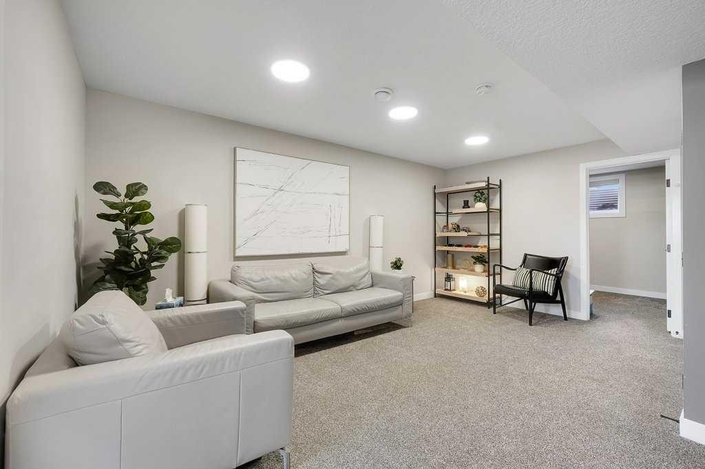 244 Belmont Boulevard Sw, Calgary, AB - Indoor