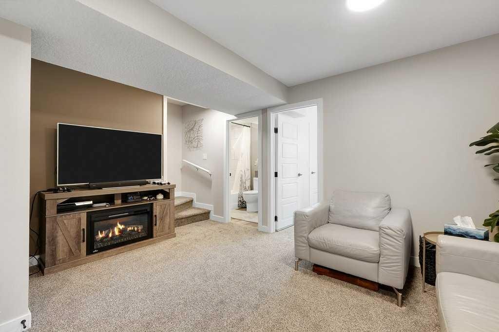 244 Belmont Boulevard Sw, Calgary, AB - Indoor