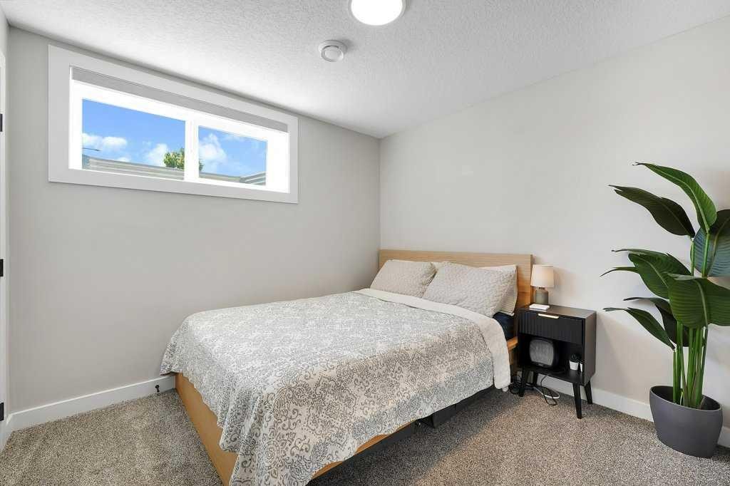 244 Belmont Boulevard Sw, Calgary, AB - Indoor Photo Showing Bedroom