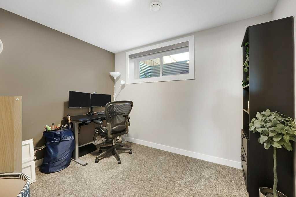 244 Belmont Boulevard Sw, Calgary, AB - Indoor