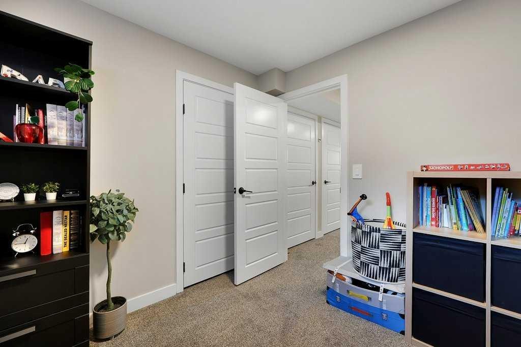 244 Belmont Boulevard Sw, Calgary, AB - Indoor