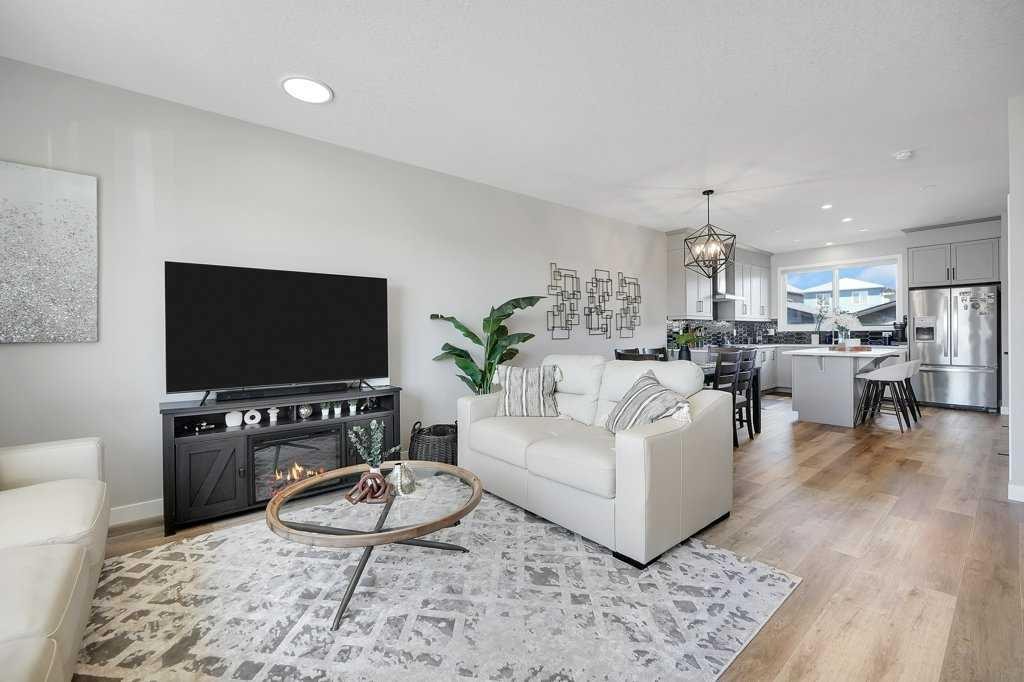 244 Belmont Boulevard Sw, Calgary, AB - Indoor Photo Showing Living Room