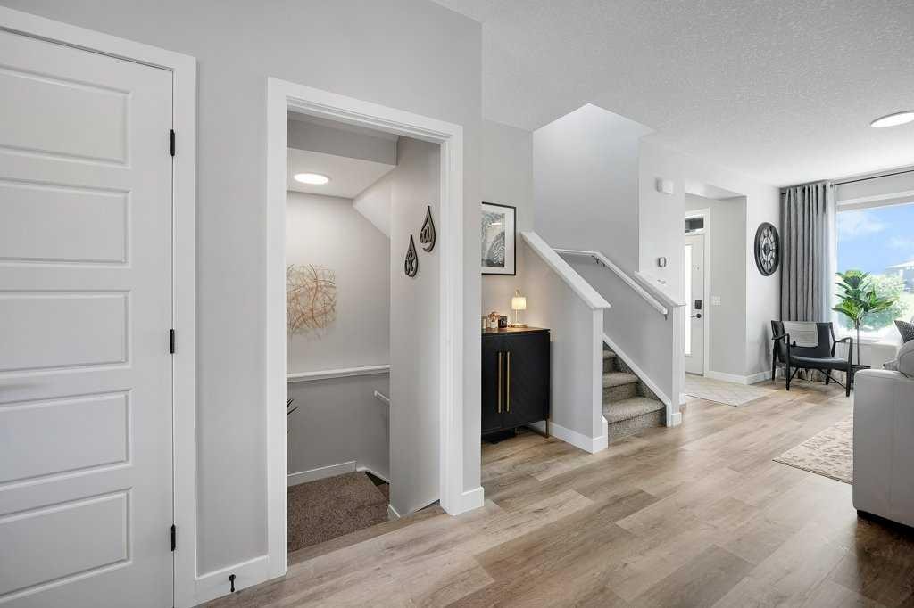 244 Belmont Boulevard Sw, Calgary, AB - Indoor Photo Showing Other Room
