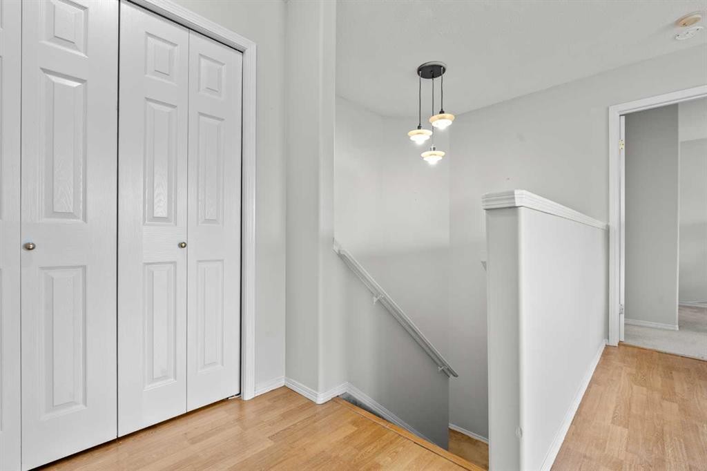 6591 Pinecliff Grove Ne, Calgary, AB - Indoor Photo Showing Other Room