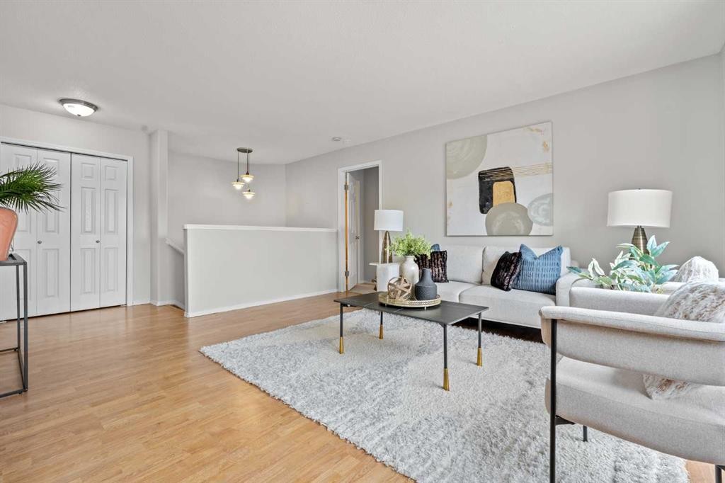 6591 Pinecliff Grove Ne, Calgary, AB - Indoor Photo Showing Living Room