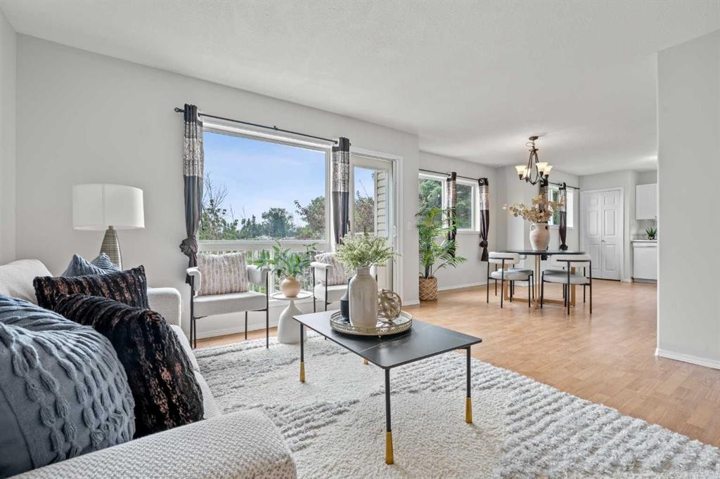 6591 Pinecliff Grove Ne, Calgary, AB - Indoor Photo Showing Living Room