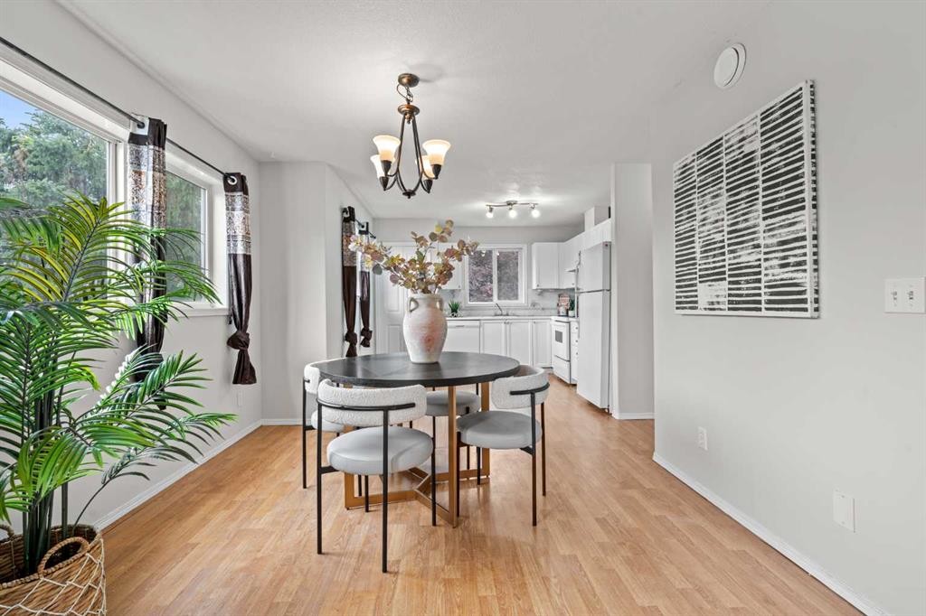 6591 Pinecliff Grove Ne, Calgary, AB - Indoor Photo Showing Dining Room