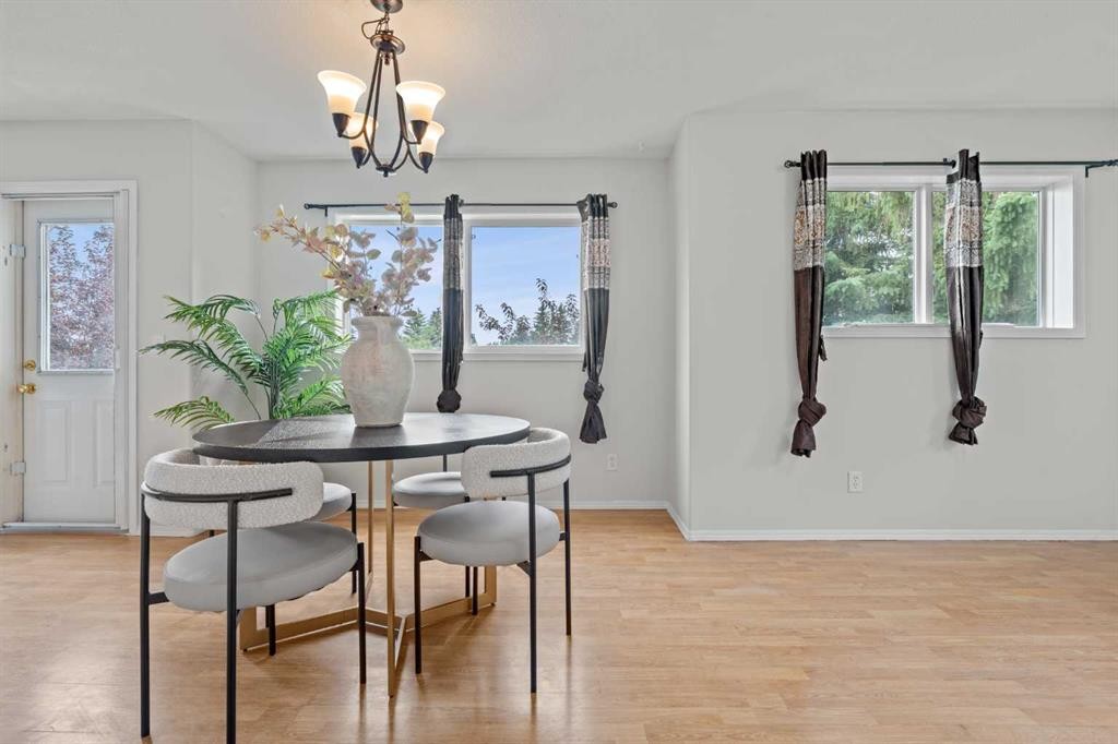 6591 Pinecliff Grove Ne, Calgary, AB - Indoor Photo Showing Dining Room