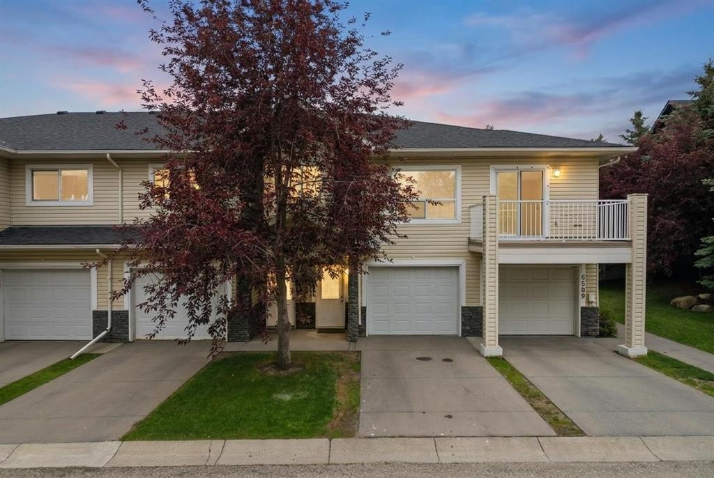 6591 Pinecliff Grove Ne, Calgary, AB - Outdoor With Balcony With Facade