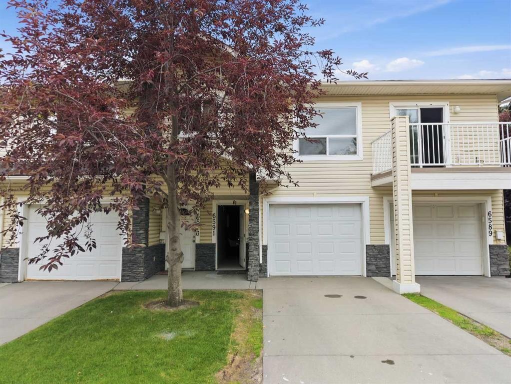 6591 Pinecliff Grove Ne, Calgary, AB - Outdoor With Balcony With Facade