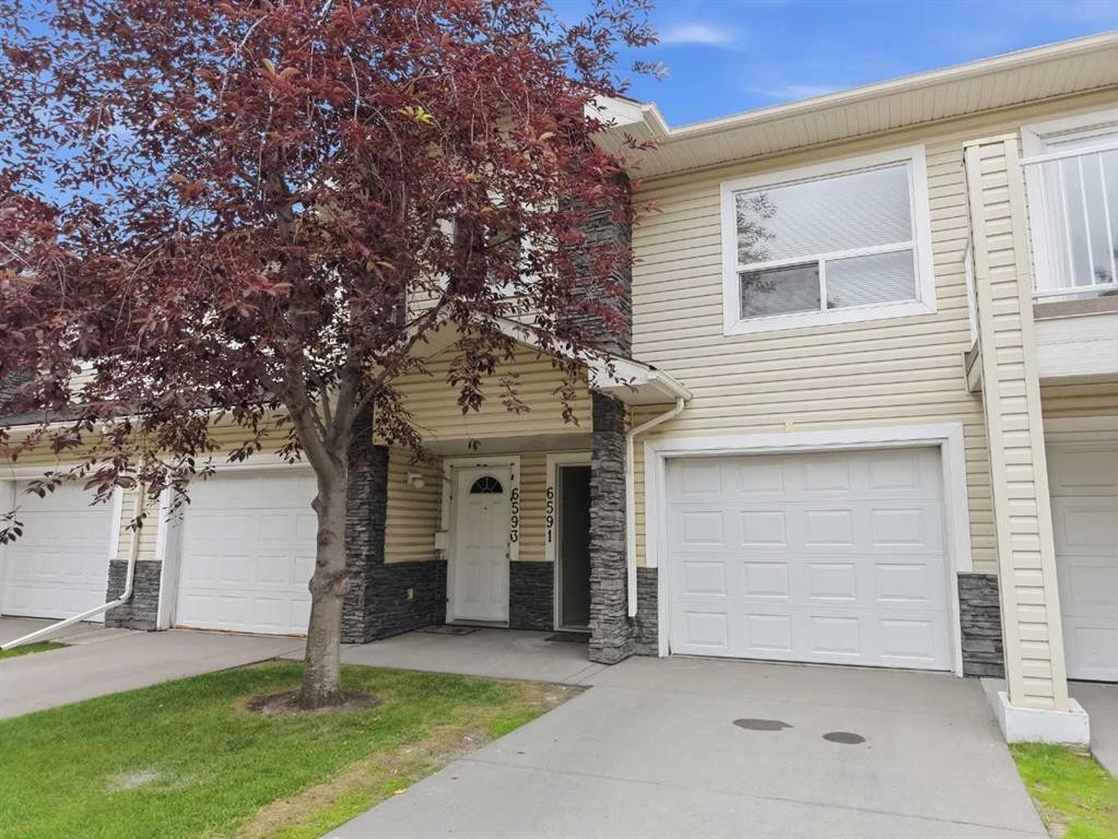 6591 Pinecliff Grove Ne, Calgary, AB - Outdoor With Facade