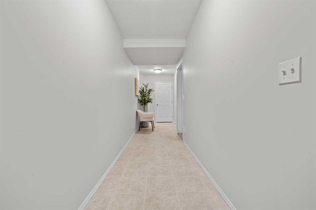 6591 Pinecliff Grove Ne, Calgary, AB - Indoor Photo Showing Other Room
