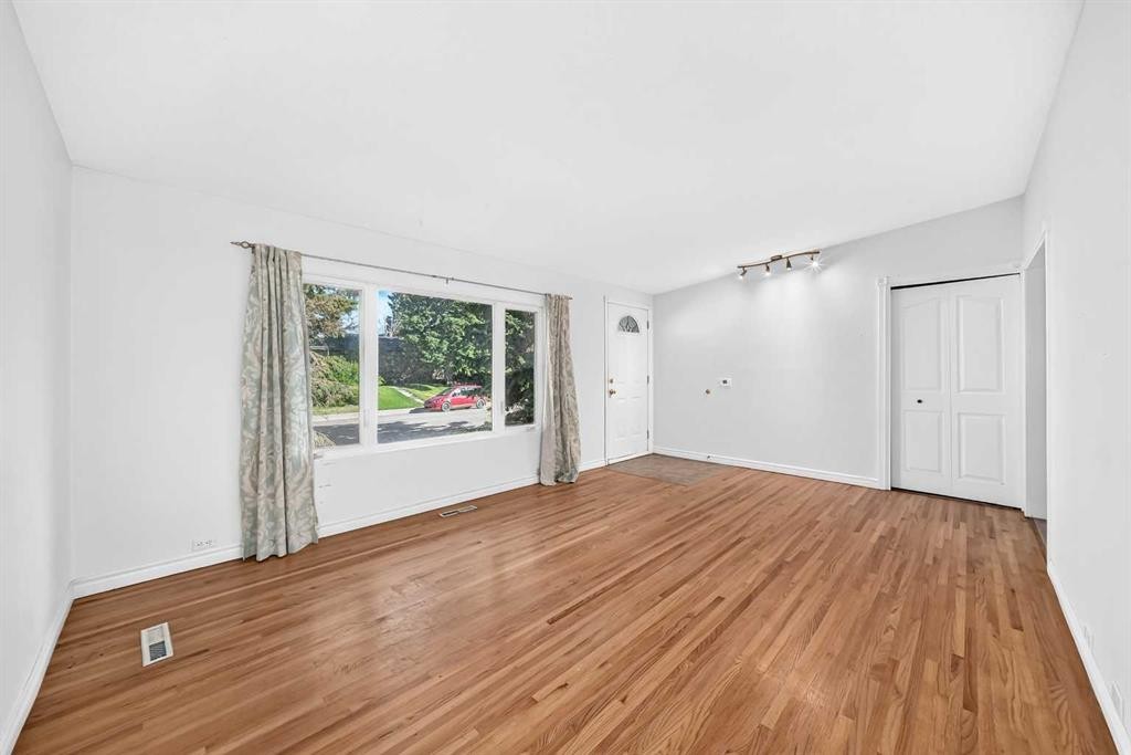 4628 Verona Drive Nw, Calgary, AB - Indoor