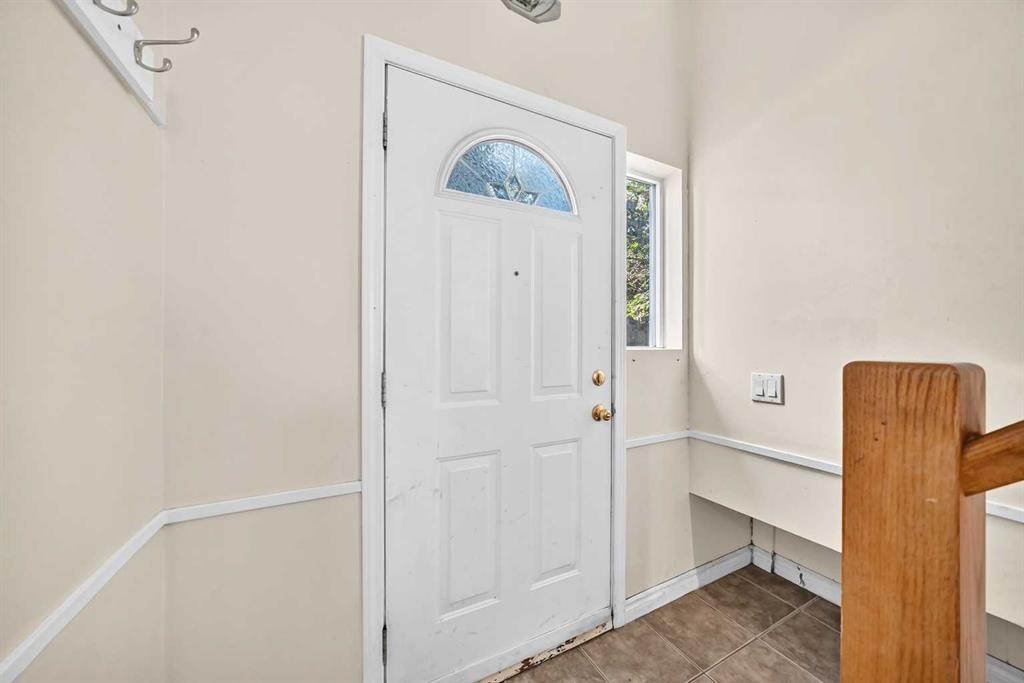 4628 Verona Drive Nw, Calgary, AB - Indoor Photo Showing Other Room
