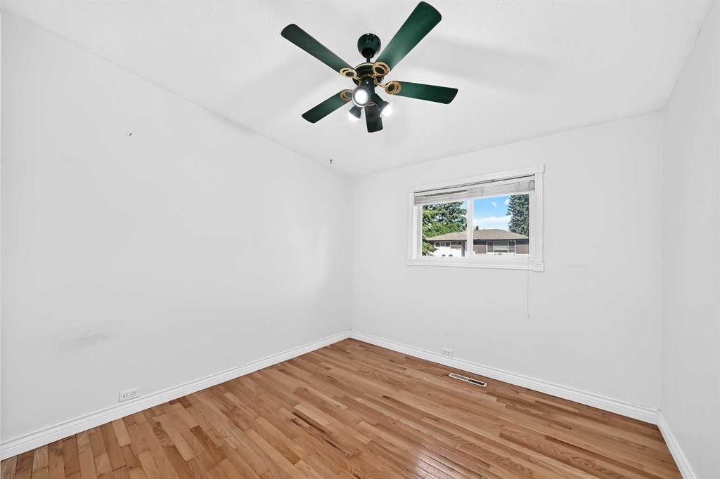 4628 Verona Drive Nw, Calgary, AB - Indoor Photo Showing Other Room