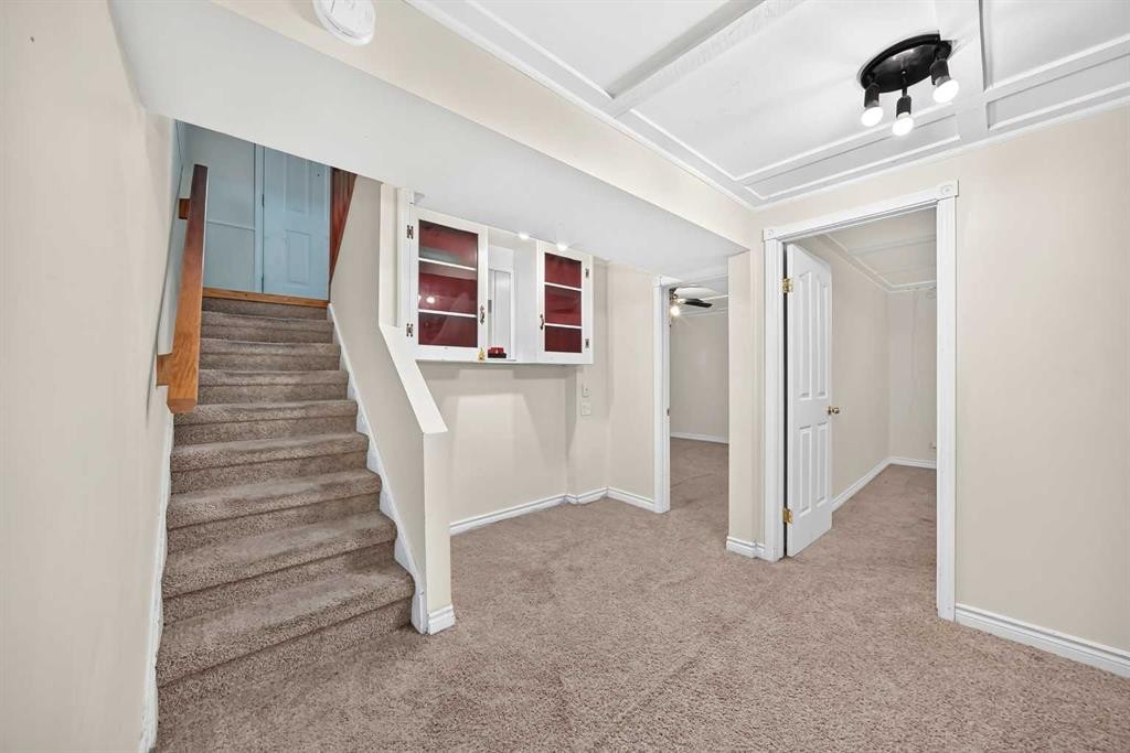 4628 Verona Drive Nw, Calgary, AB - Indoor Photo Showing Other Room