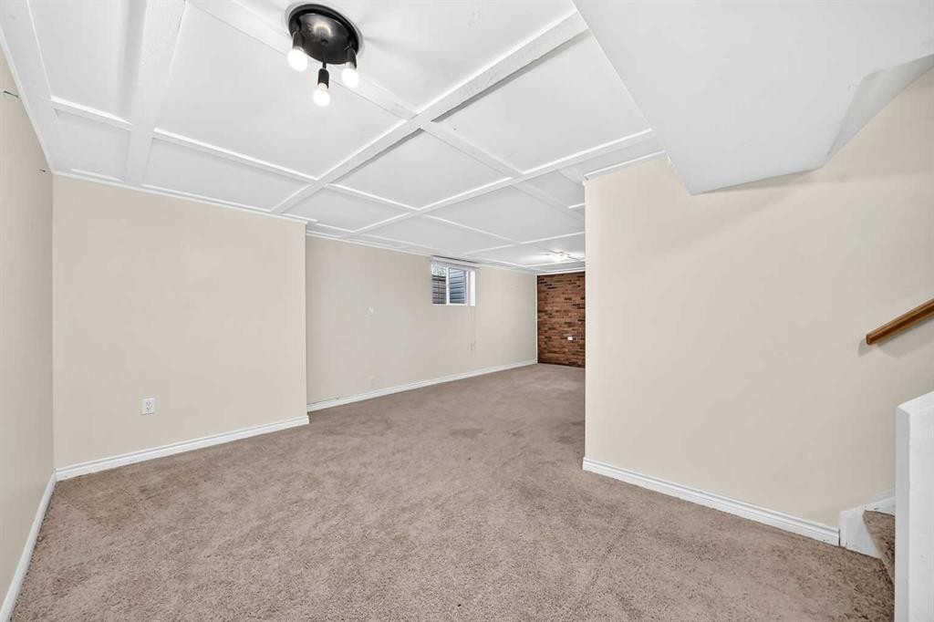4628 Verona Drive Nw, Calgary, AB - Indoor Photo Showing Other Room