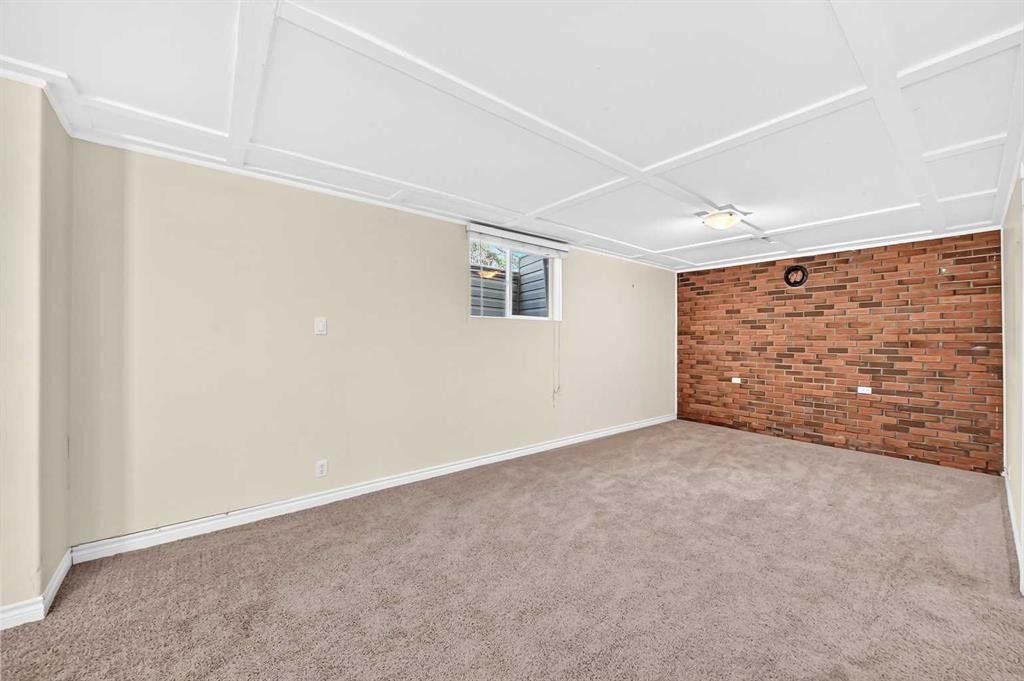 4628 Verona Drive Nw, Calgary, AB - Indoor Photo Showing Other Room