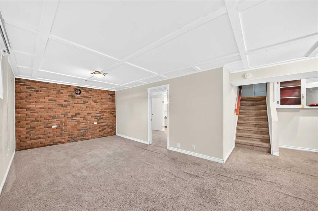 4628 Verona Drive Nw, Calgary, AB - Indoor Photo Showing Other Room
