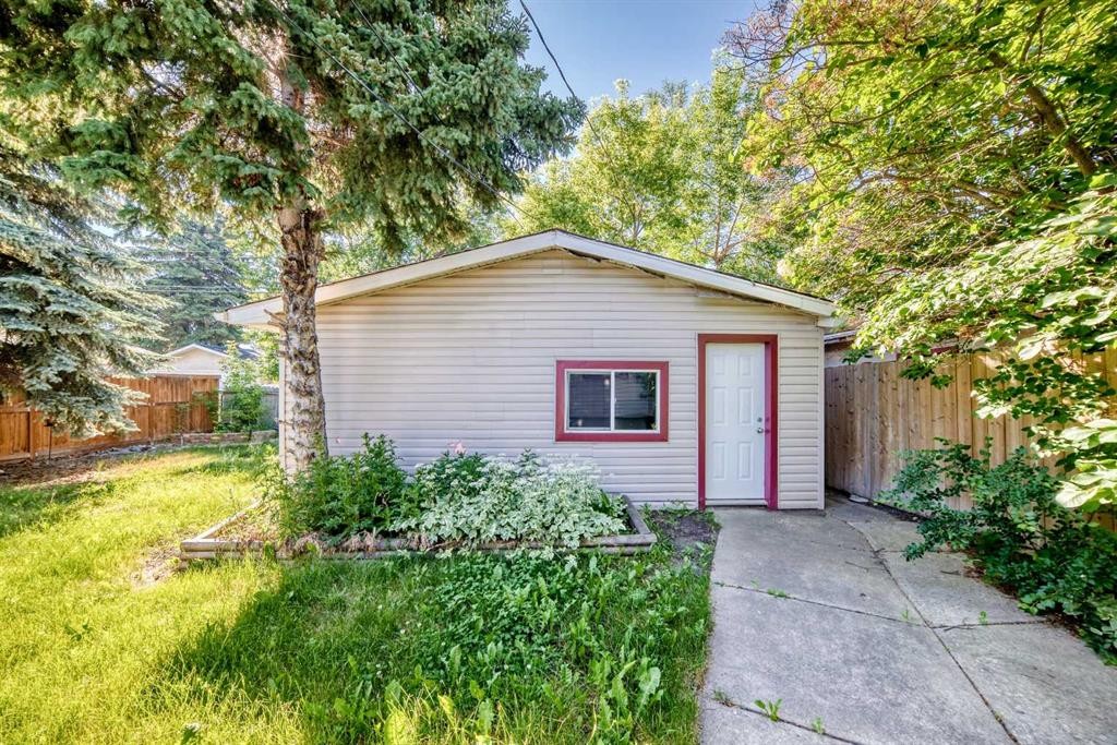 4628 Verona Drive Nw, Calgary, AB - Outdoor