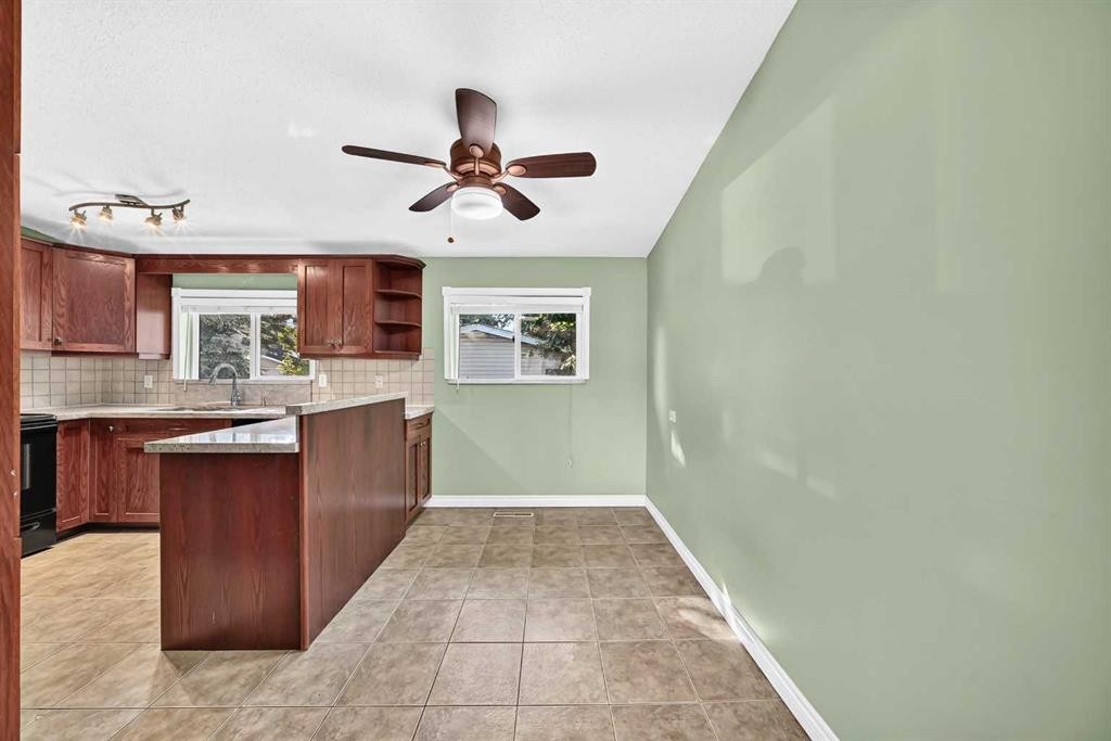4628 Verona Drive Nw, Calgary, AB - Indoor Photo Showing Kitchen