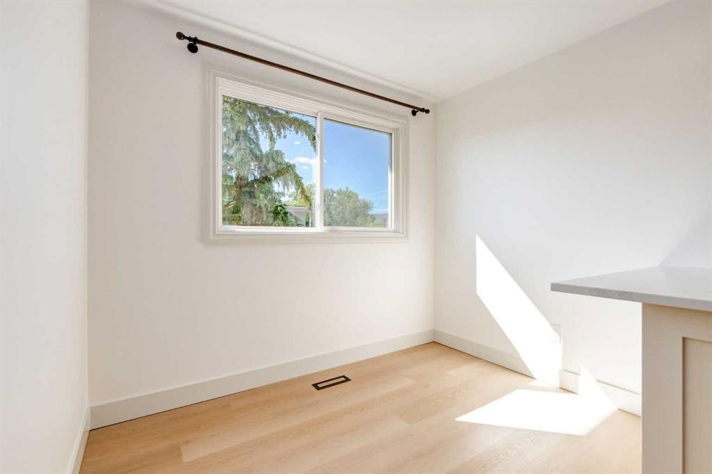 4503 75 Street Nw, Calgary, AB - Indoor Photo Showing Other Room