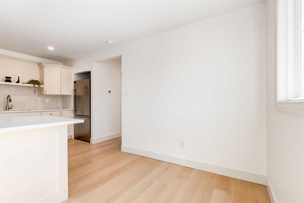 4503 75 Street Nw, Calgary, AB - Indoor Photo Showing Kitchen