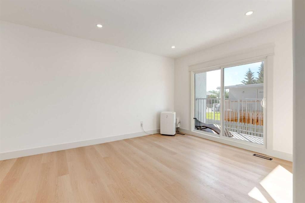 4503 75 Street Nw, Calgary, AB - Indoor Photo Showing Other Room
