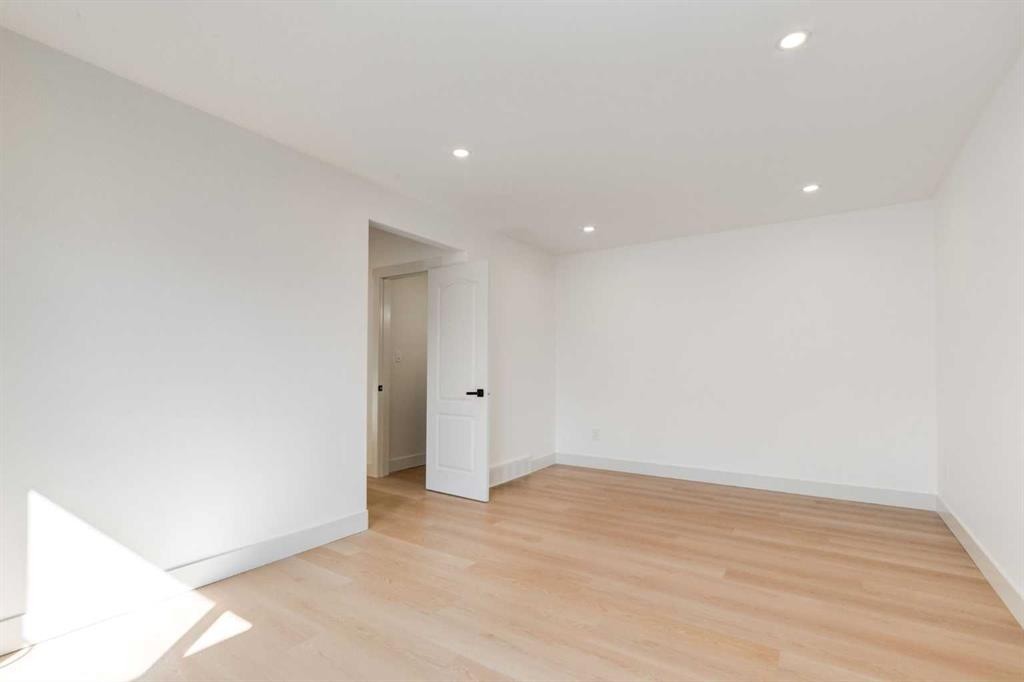 4503 75 Street Nw, Calgary, AB - Indoor Photo Showing Other Room