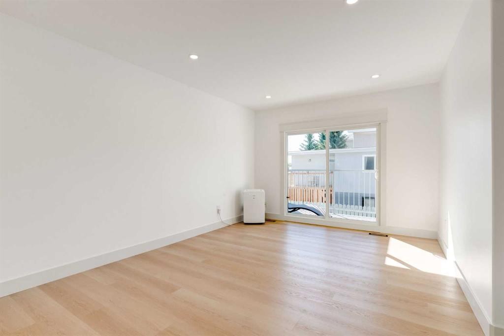 4503 75 Street Nw, Calgary, AB - Indoor Photo Showing Other Room