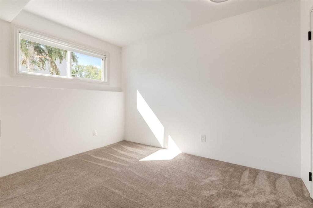 4503 75 Street Nw, Calgary, AB - Indoor Photo Showing Other Room