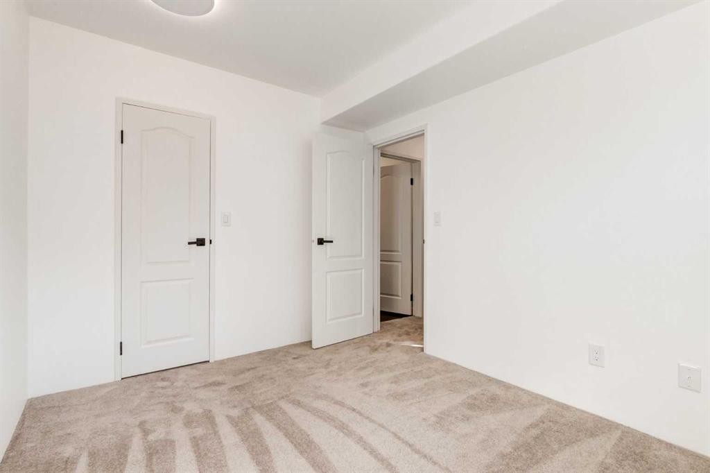 4503 75 Street Nw, Calgary, AB - Indoor Photo Showing Other Room