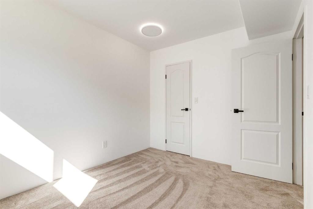 4503 75 Street Nw, Calgary, AB - Indoor Photo Showing Other Room