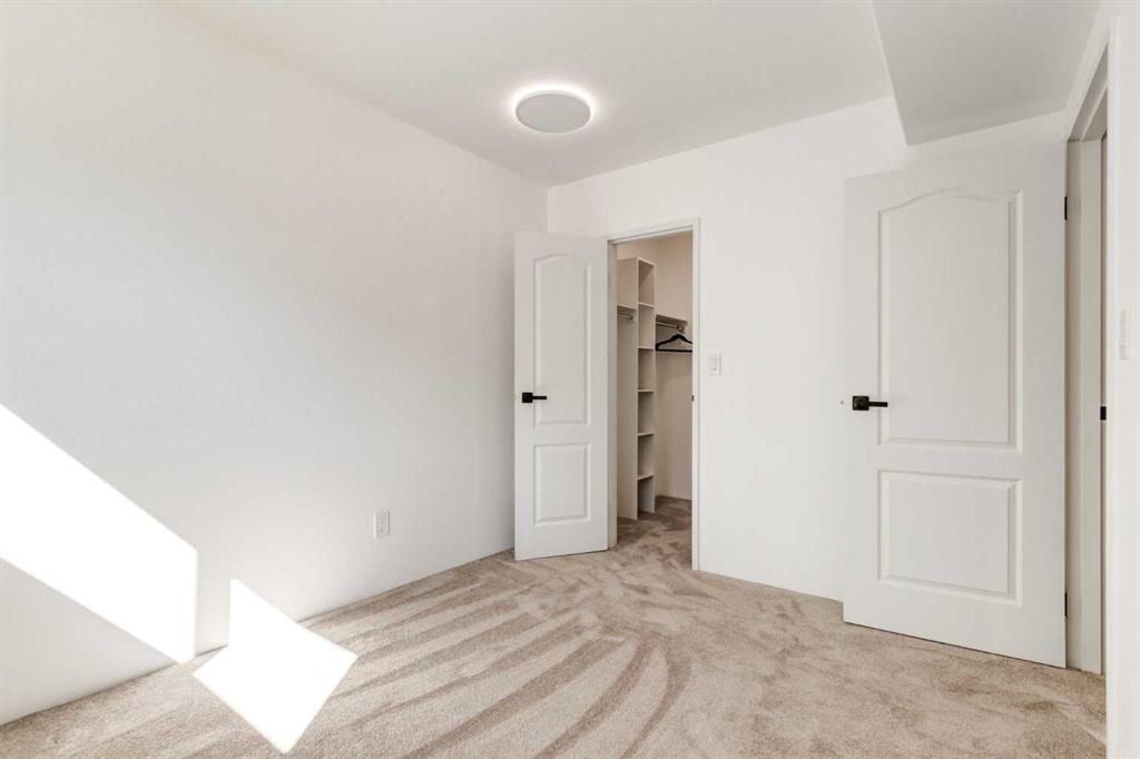 4503 75 Street Nw, Calgary, AB - Indoor Photo Showing Other Room