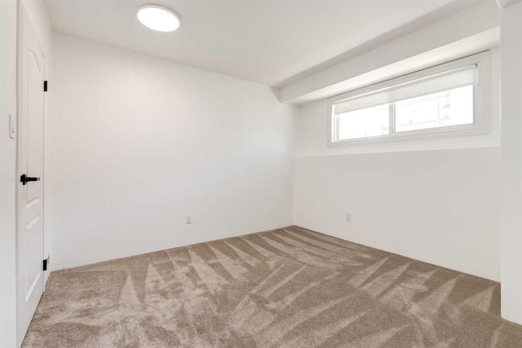 4503 75 Street Nw, Calgary, AB - Indoor Photo Showing Other Room