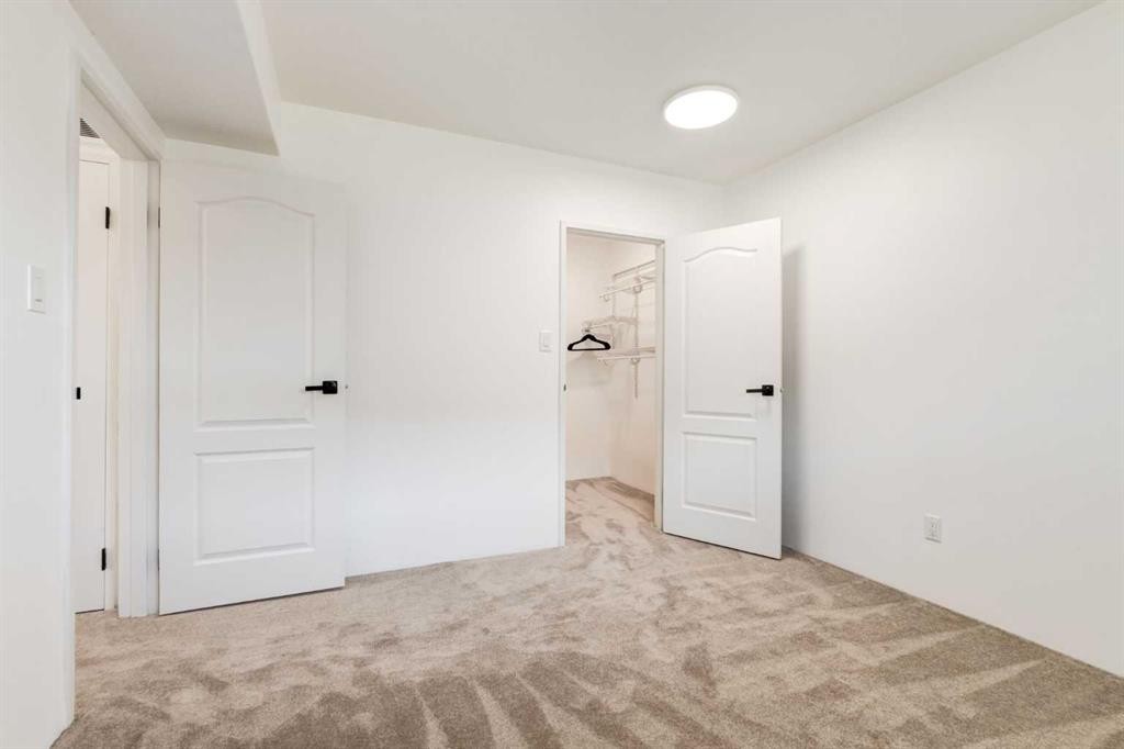 4503 75 Street Nw, Calgary, AB - Indoor Photo Showing Other Room